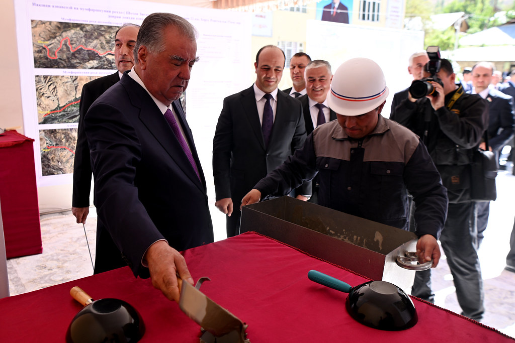 Муаррифии 6 лоиҳаи роҳ, ки дар ҳудуди Вилояти Мухтори Кӯҳистони Бадахшон сохта мешаванд img