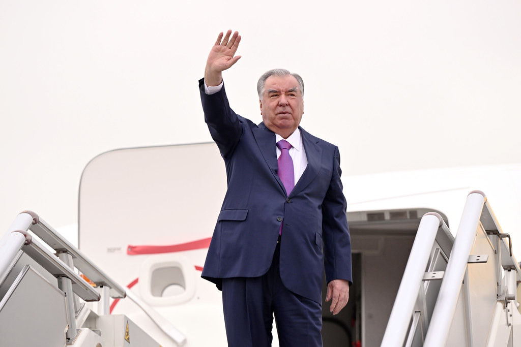 Гусел аз Фурудгоҳи байналмилалии Кӯлоб img