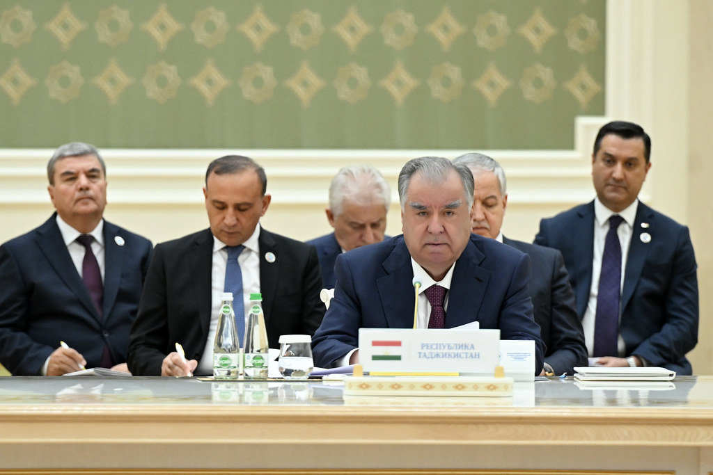 Иштирок ва суханронӣ дар Мулоқоти ҳаштуми машваратии сарони давлатҳои Осиёи Марказӣ ва Ҷумҳурии Озарбойҷон img